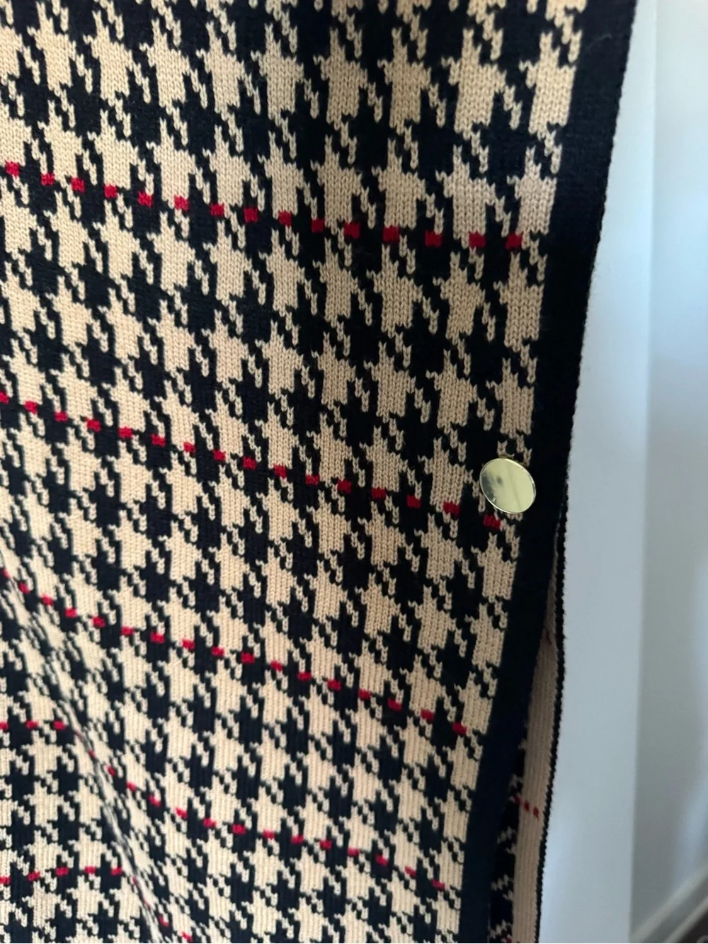 Evan Picone Black, Cream & Red Houndstooth Button-Front Poncho